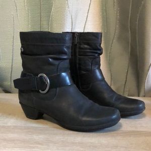 Pikolinos black bootie